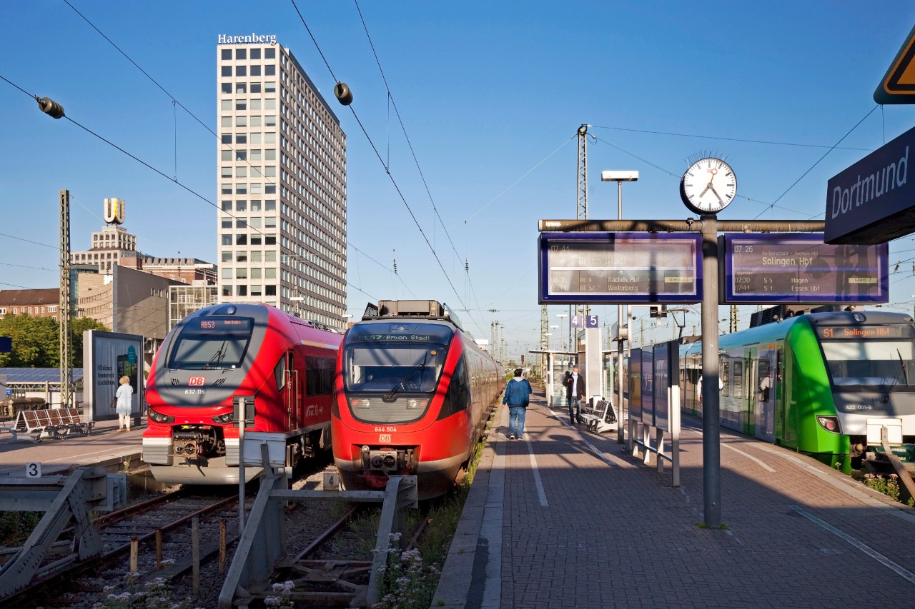 Wegen eines Bombenalarms konnten am Dortmunder Hauptbahnhof am Sonntag für mehrere Stunden keine Züge fahren. (Symbolbild)
