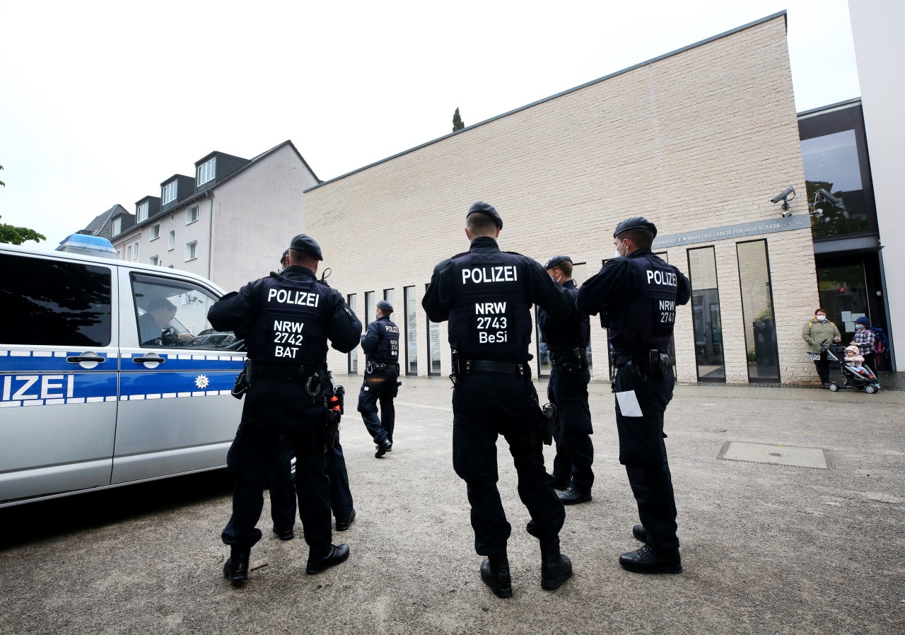Gelsenkirchen: Nach den Ausschreitungen vor der Synagoge in Gelsenkirchen konnte die Polizei erste Täter identifizieren. (Symbolbild)