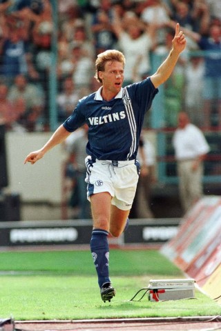 Platz 4: Über Datteln, Erkenschwick, Dortmund zu Schalke - Ingo Anderbrügge und sein linker Eisenfuß sind dem Pott immer treu geblieben. Sein Tor im Elfmeterschießen zum 3:1 gegen Inter Mailand im UEFA-Cup-Finale 1997 sollte nur eins von 88 für die Knappen sein.