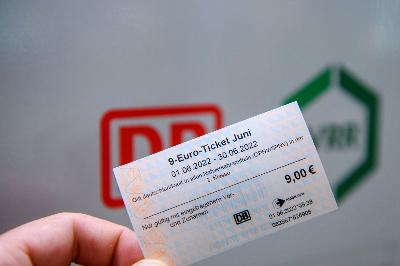 9-Euro-Ticket-Nutzer müssen jetzt besonders aufpassen. Betrüger sind unterwegs. (Symbolbild)