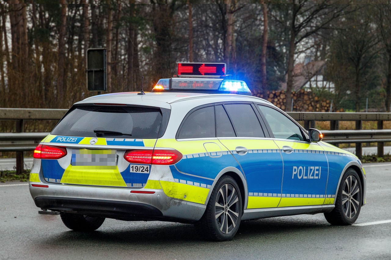 A1 in Hagen: Die Polizei zieht den Hut vor Ersthelfern auf der Autobahn. (Symbolbild)