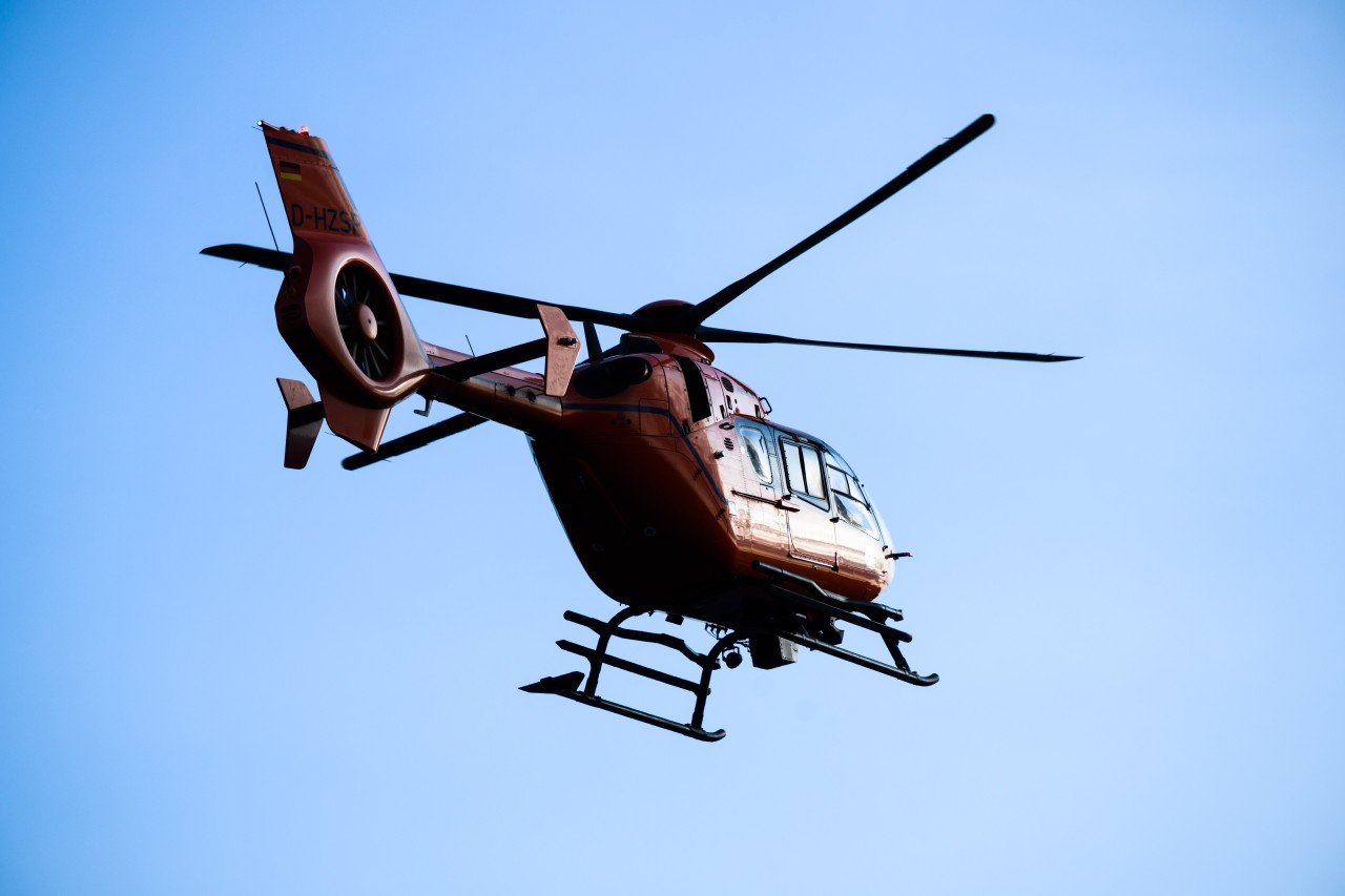 A4 in NRW: Ein Hubrschrauber hatte das mittlerweile verstorbene Kind in ein Krankenhaus geflogen. (Symbolbild)