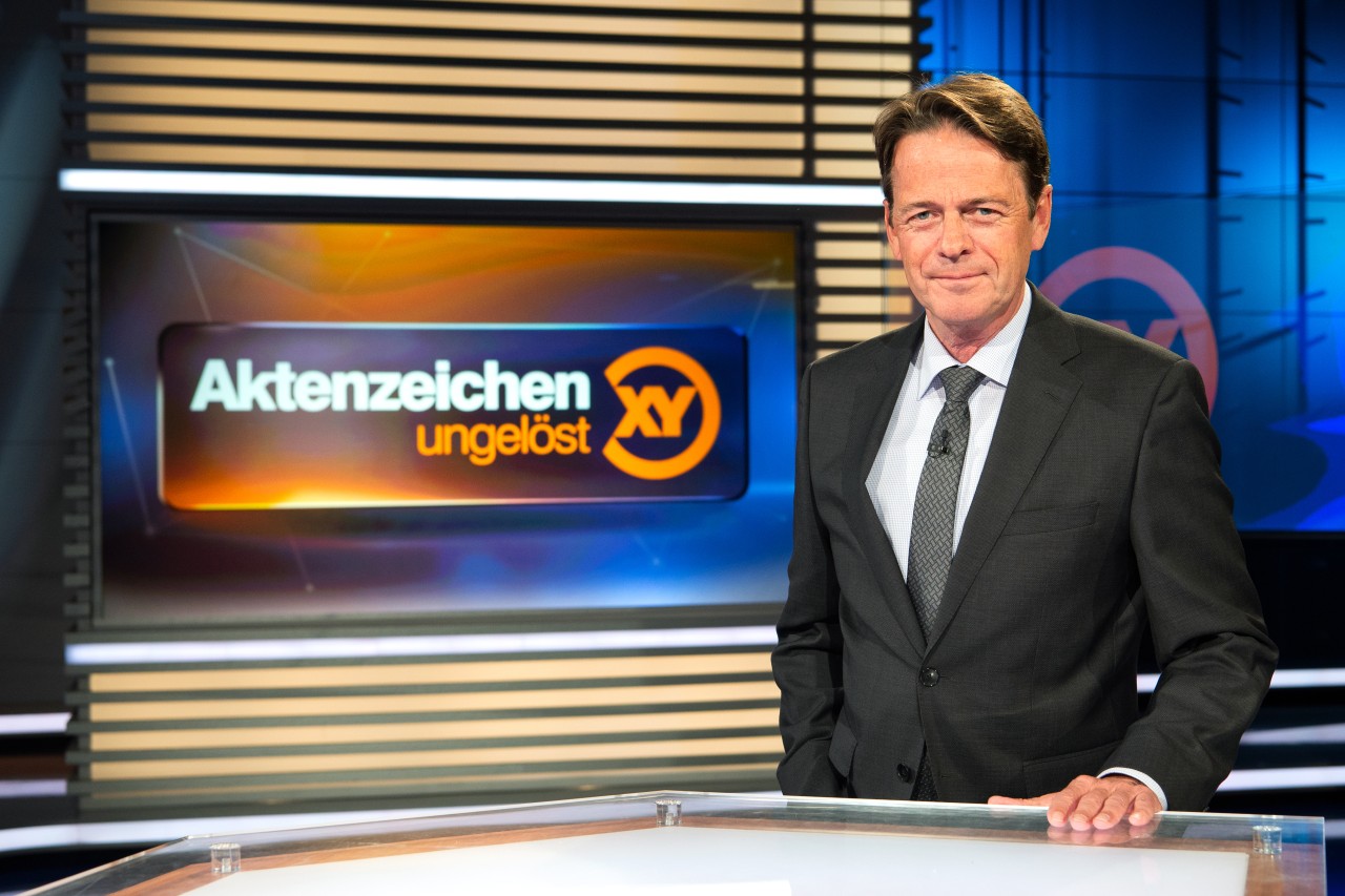 Bei „Aktenzeichen XY“ stellt ZDF-Moderator Rudi Cerne einen Fall aus NRW vor. (Archivbild)