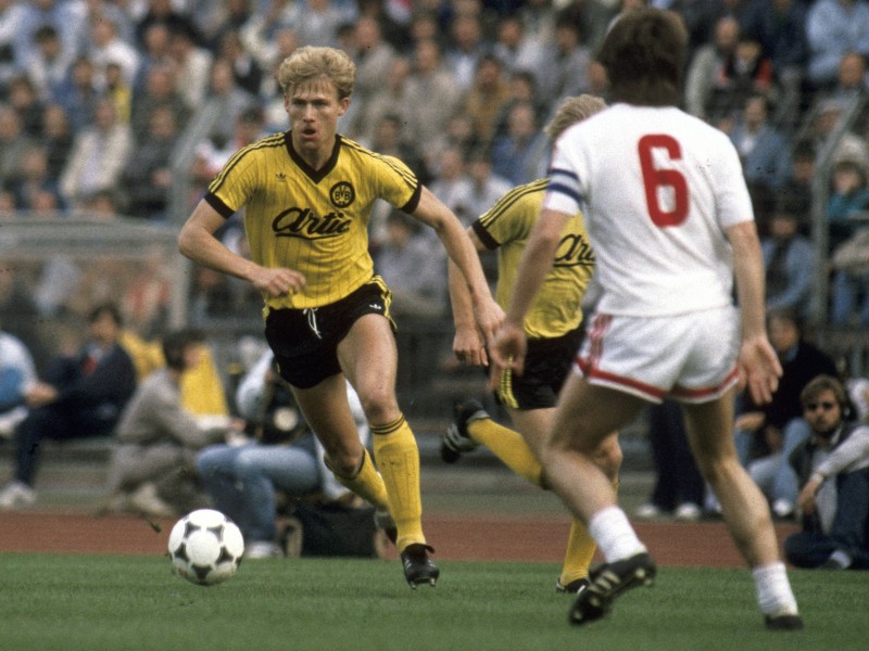 Mit 20 Jahren wechselte Ingo Anderbrügge 1984 zu Borussia Dortmund. Dort trat er in 76 Partien für den BVB gegen den Ball.  