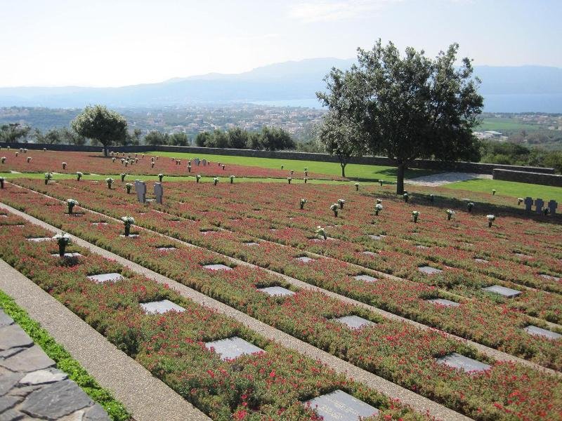 Auf Kreta suchen die meisten Urlauber Sonne und Strände - der deutsche Soldatenfriedhof Maleme ist ein Ort des Gedenkens. Er liegt an der Nordküste der griechischen Ferieninsel.