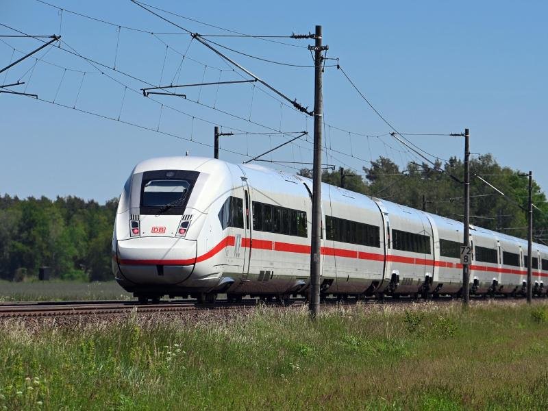Auf der Fernzug-Schnellverbindung zwischen Berlin und Hamburg fahren die Züge wieder ohne Umleitungen und Unterbrechungen.