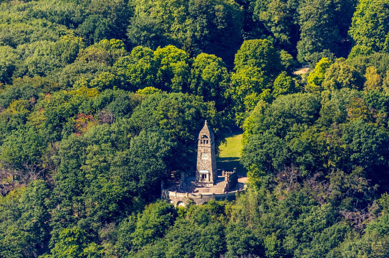 Ausflugsziele im Ruhrgebiet: Am Berger-Denkmal hast du einen schönen Blick ins Tal.