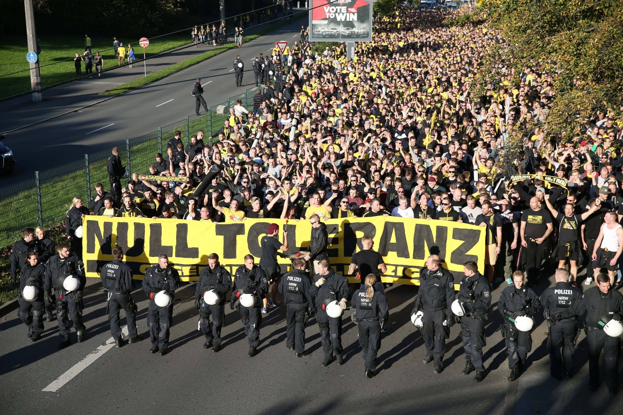 Die BVB-Fans bei einem Protestmarsch gegen RB Leipzig.