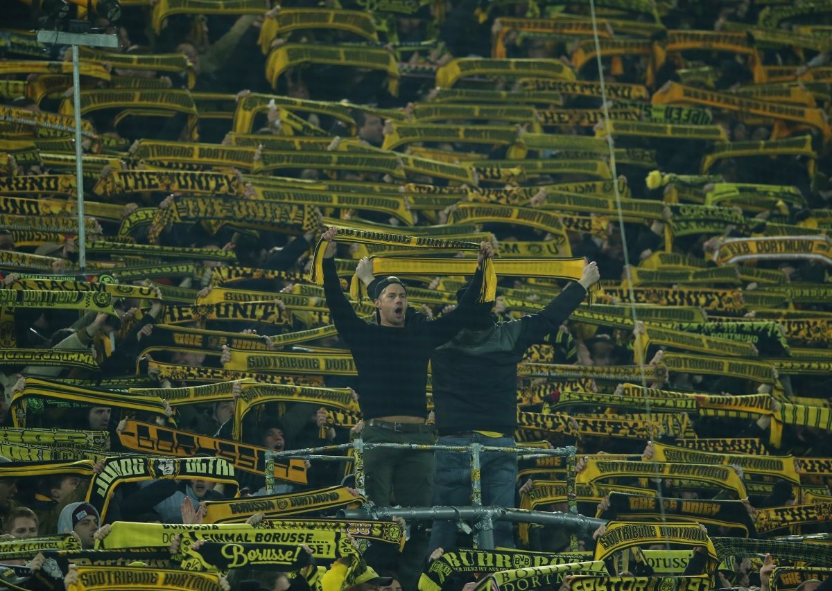 BVB Fans Südtribüne.jpg