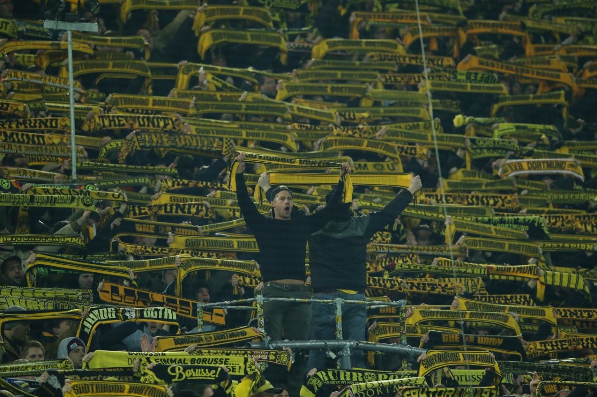 BVB Fans Südtribüne.jpg