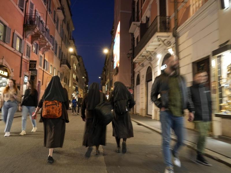 Bald gelten in Italien in vielen Bereichen 2G- und 3G-Regeln. Rom und andere Großstädte führen zudem eine Maskenpflicht ein.