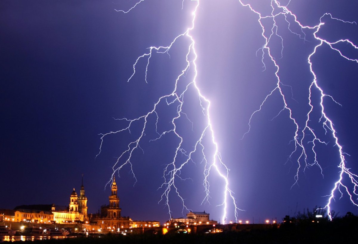 Blitz Blitzeinschlag Gewitter.jpg