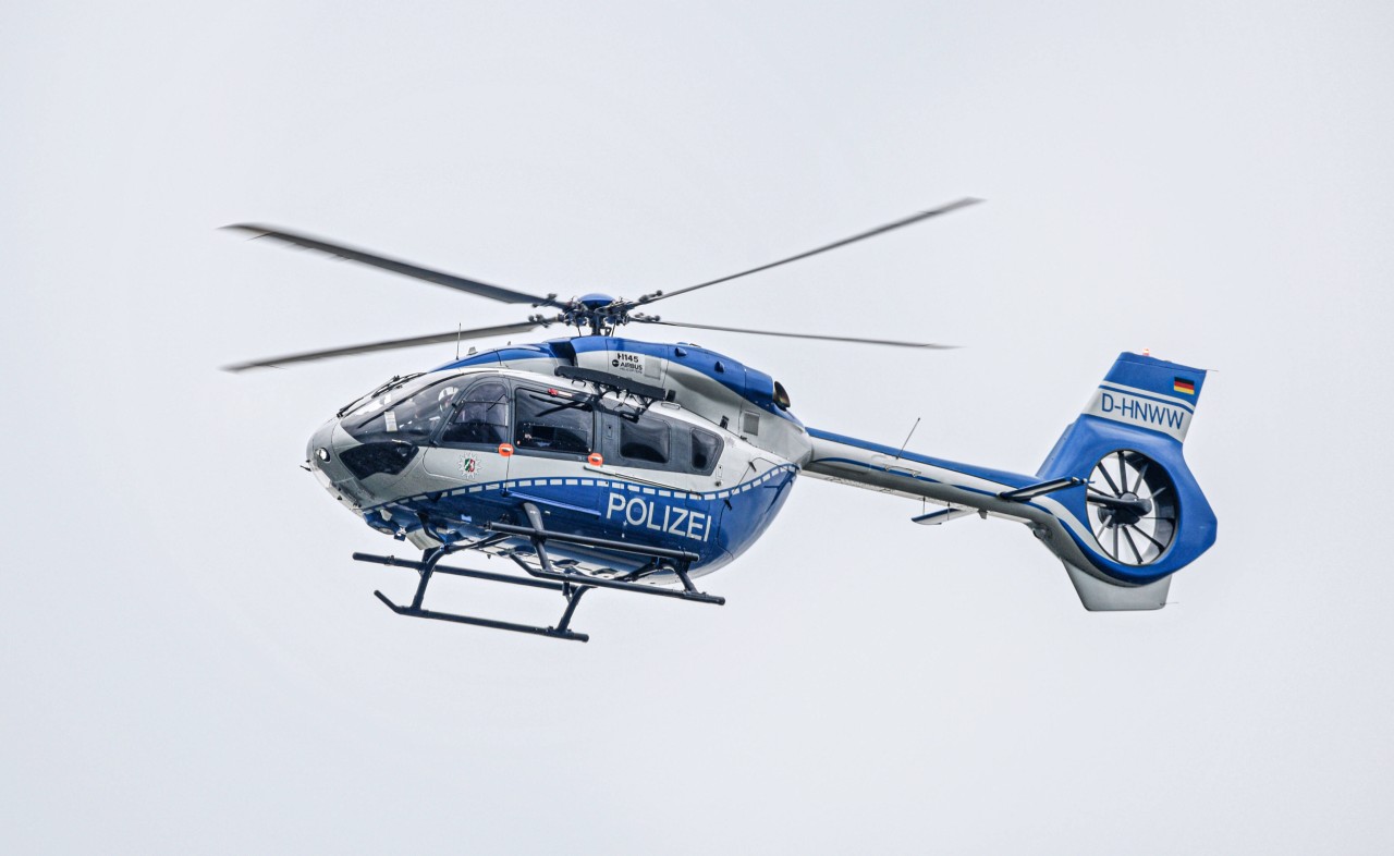 Die Polizei Bochum sucht auch mit einem Hubschrauber nach der Entführten. (Symbolbild)