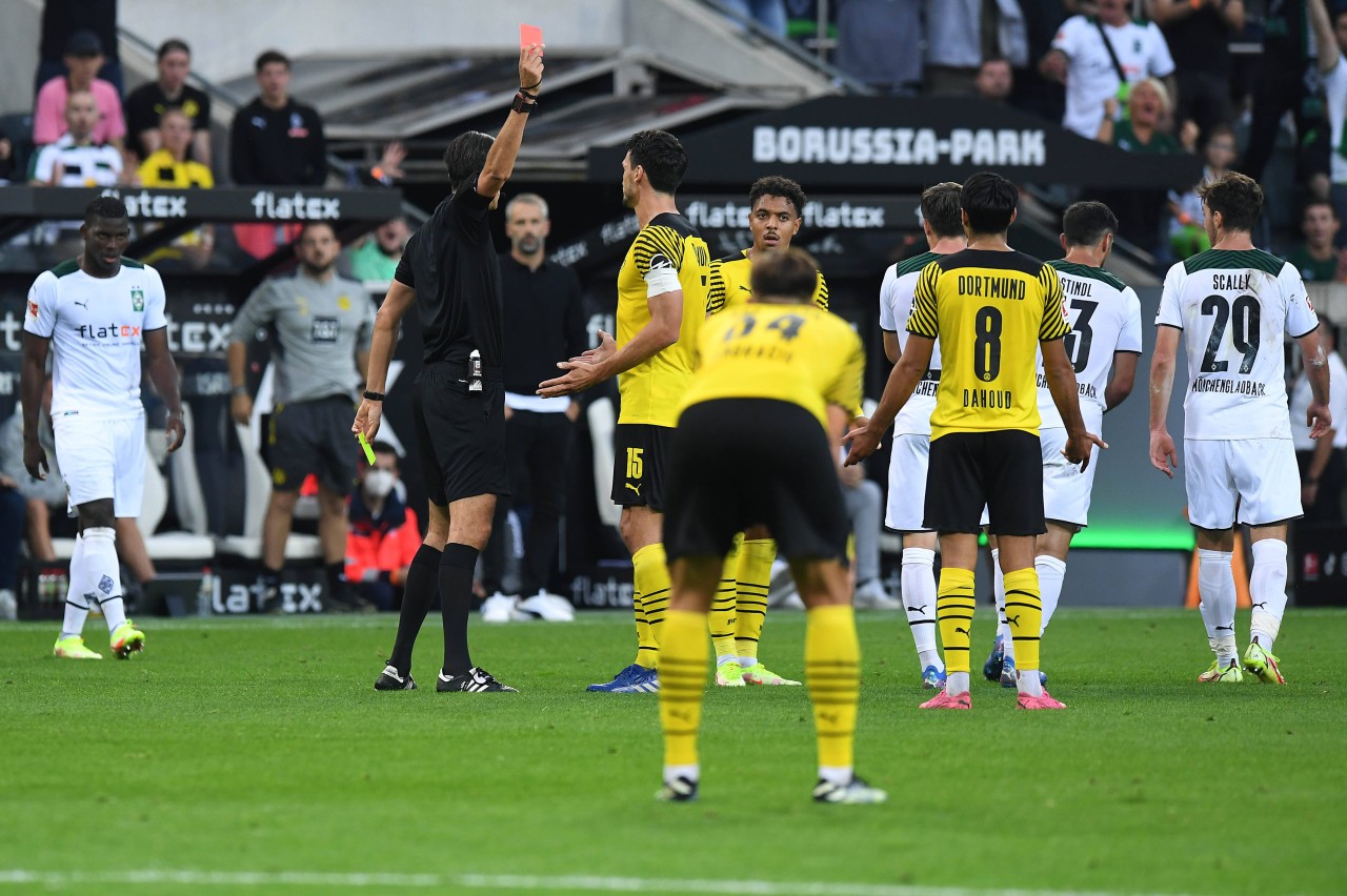 Borussia Dortmund: Mo Dahoud wurde bereits in der 42. Minute beim Auswärtsspiel gegen Borussia Mönchengladbach mit Gelb-Rot vom Platz gestellt.
