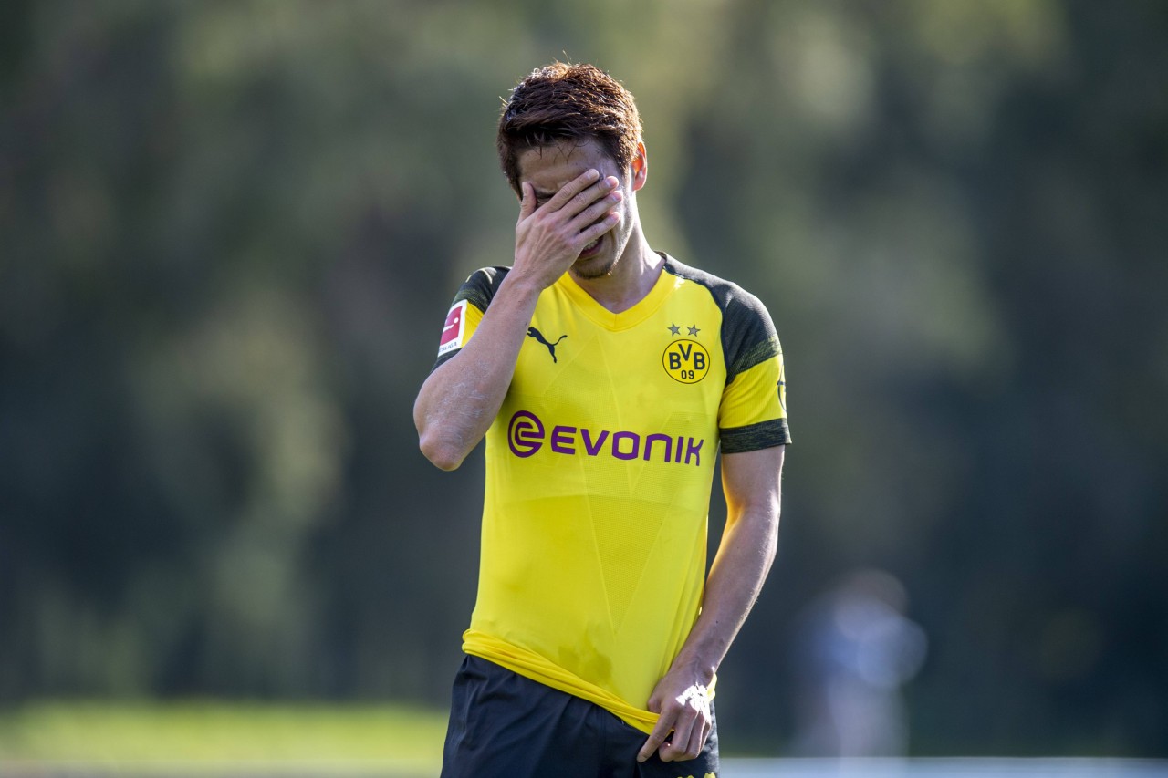 Nächster Tiefpunkt für einen ehemaligen Fanliebling von Borussia Dortmund! Nun könnte seine Karriere endgültig vorbei sein. Hier alle Details.