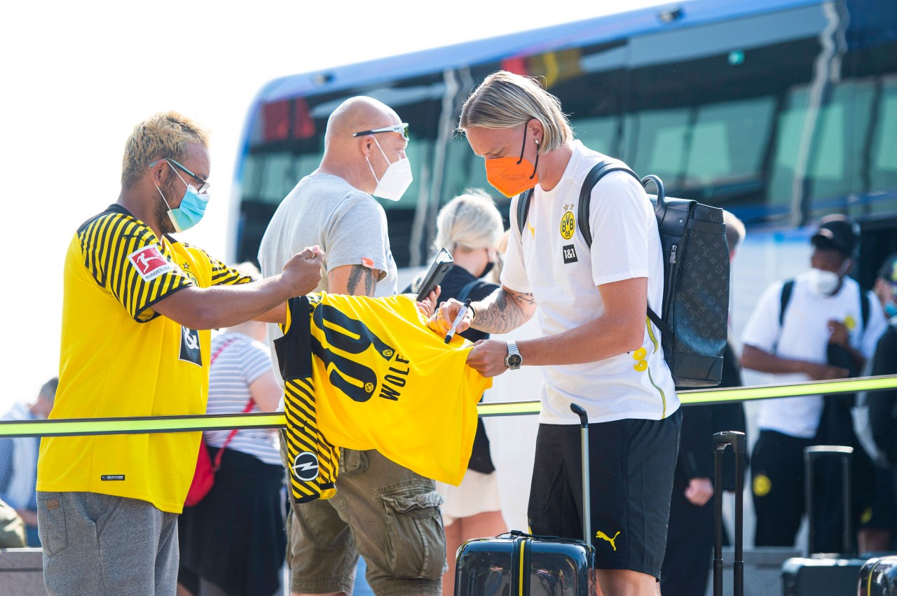 Borussia Dortmund veröffentlicht das neue Auswärtstrikot 2021/2022.