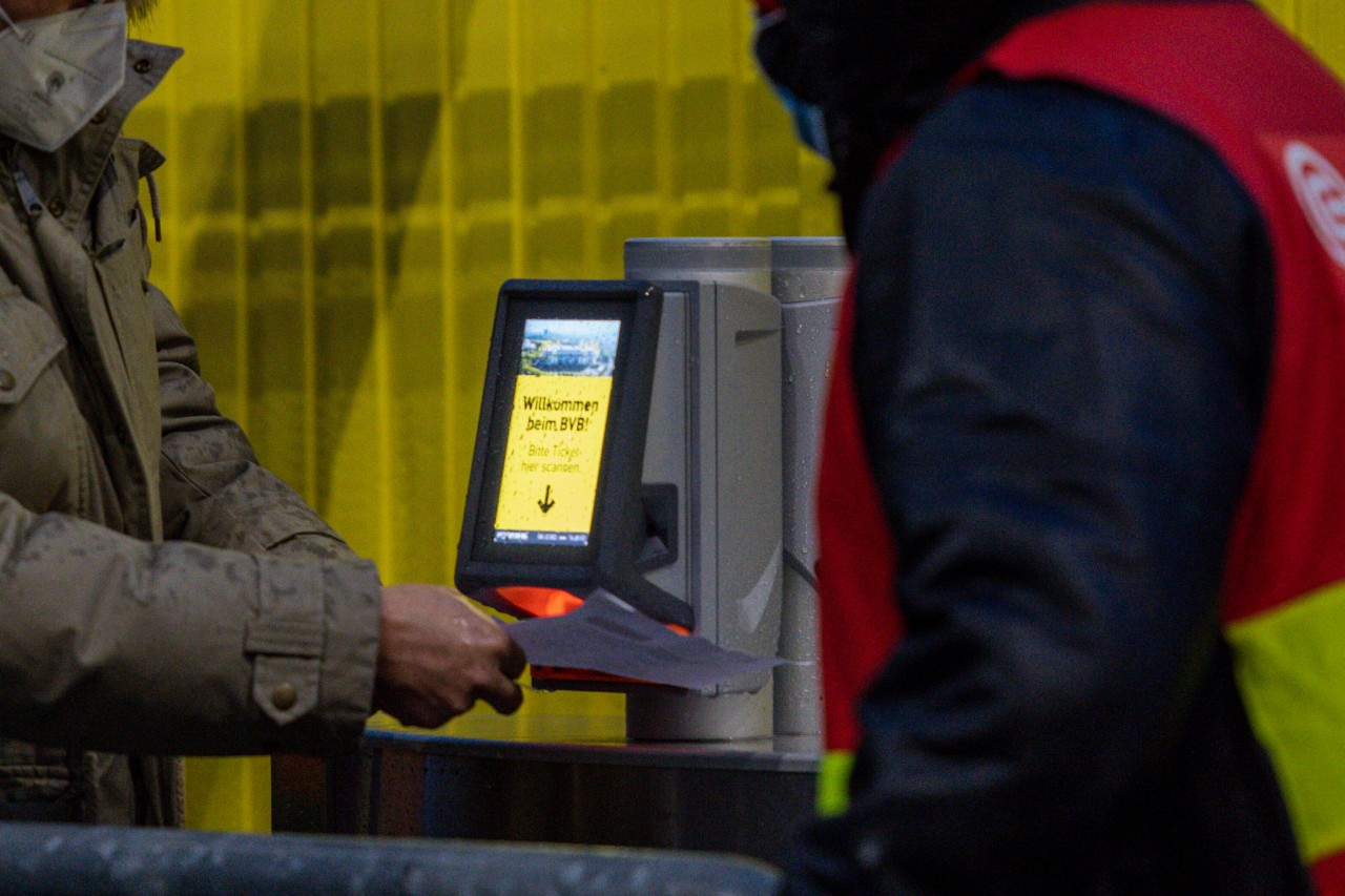 BVB-Fans haben jetzt die Möglichkeit auf digitale Dauerkarten (Symbolbild).