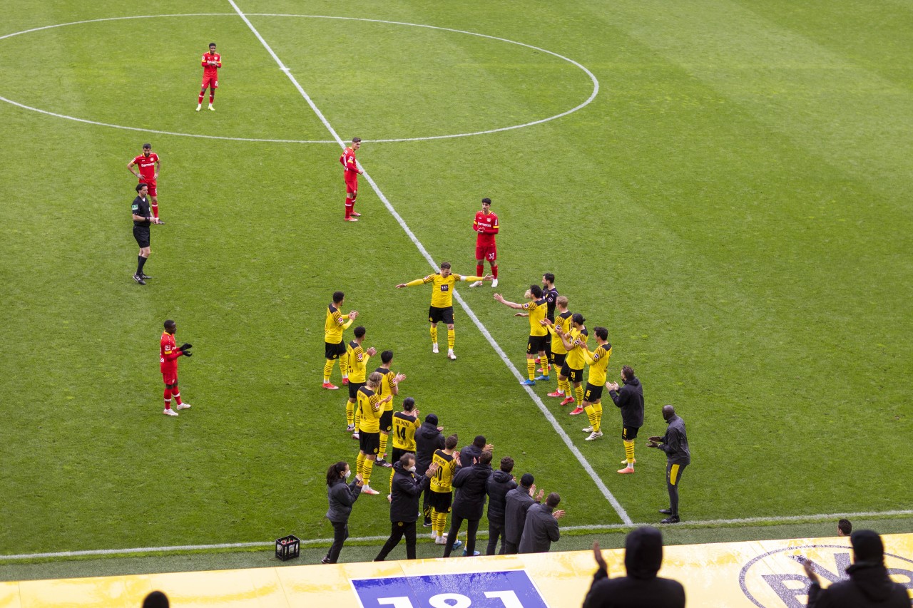 Beim letzten Aufeinandertreffen zwischen Borussia Dortmund Bayer Leverkusen wurde ein Publikumsliebling verabschiedet.