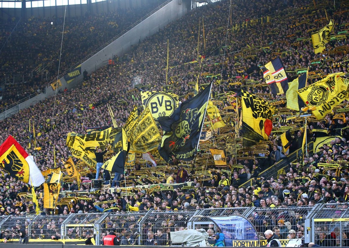 Borussia-Dortmund-Fans.jpg