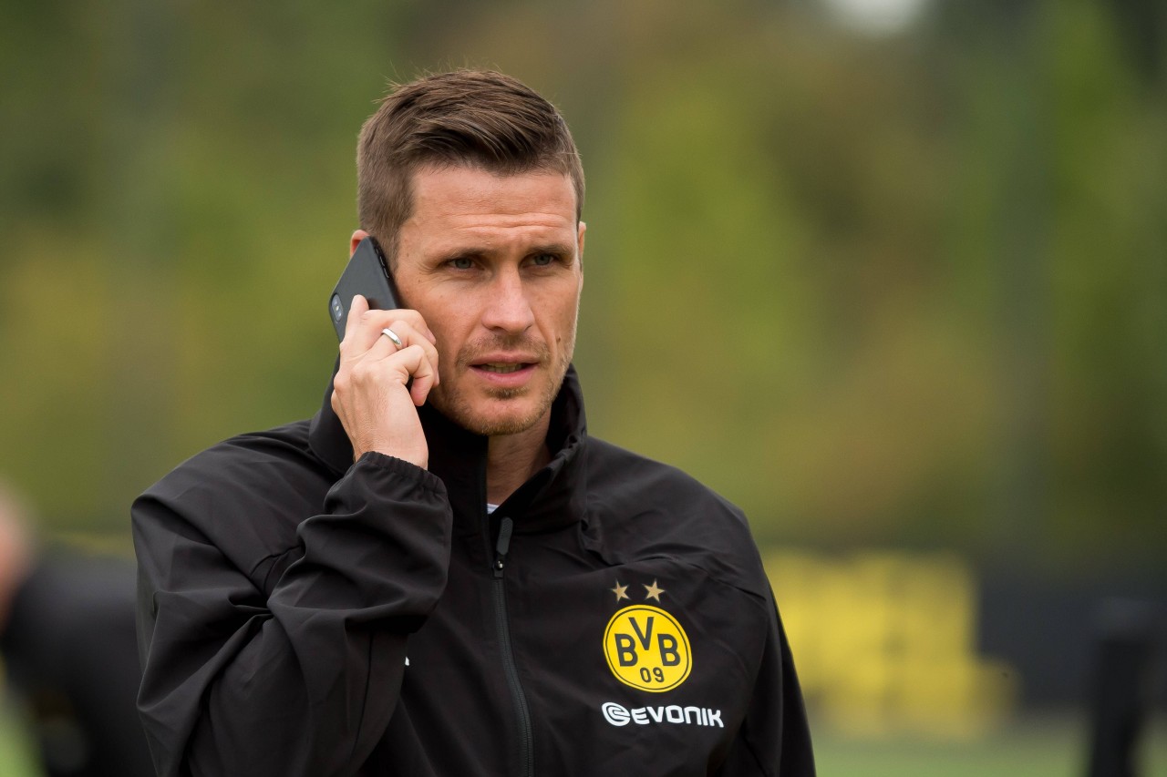 Hat Sebastian Kehl schon das nächste Abwehrtalent für Borussia Dortmund am Apparat? (Archivbild)
