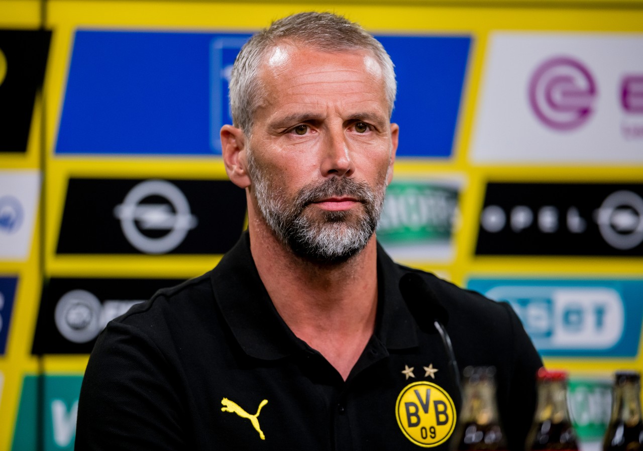 Bei der Pressekonferenz von Borussia Dortmund lässt eine Aussage von Marco Rose die Gerüchteküche brodeln. 