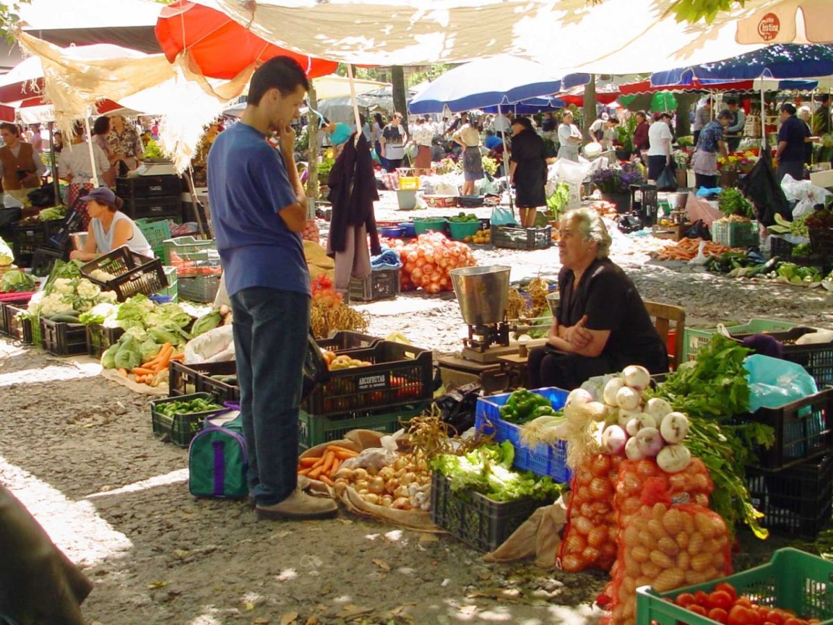 Braga Portugal Römische Mauern Markttreiben Markt José Saramago.jpg