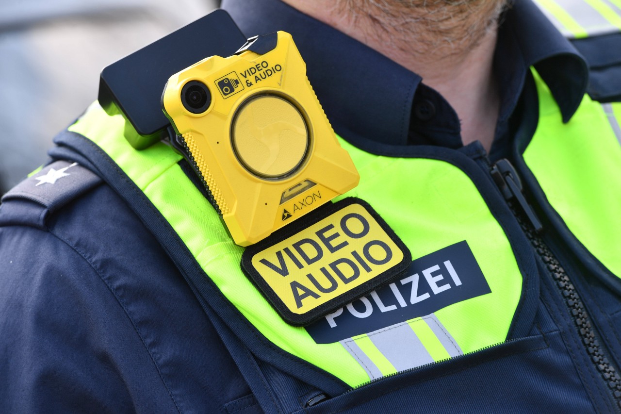 Dortmund: Der Angriff auf die Polizisten konnte mit der Bodycam festgehalten werden. (Archivbild) 