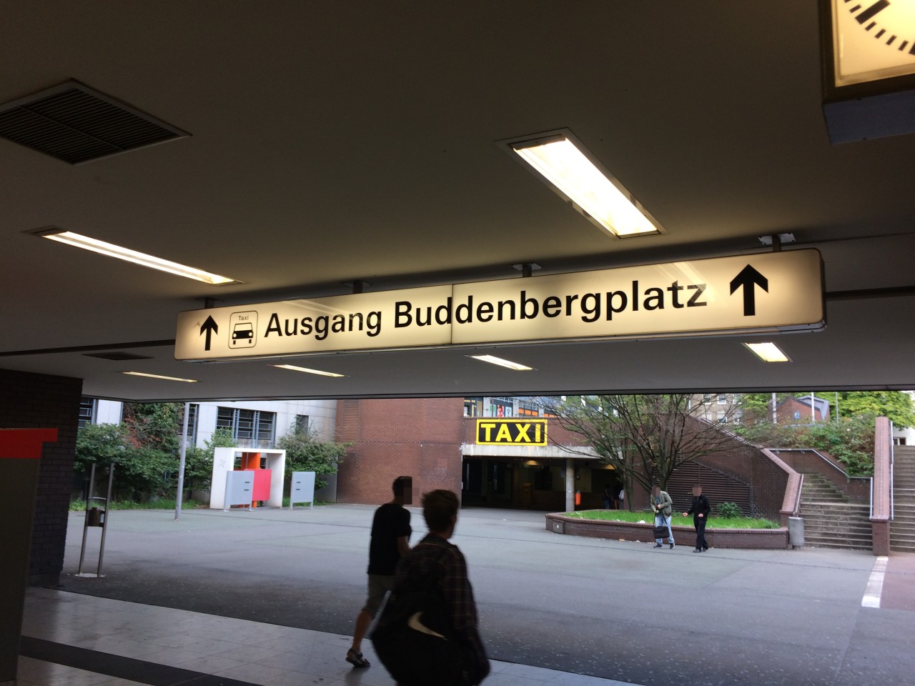 Der Buddenbergplatz am Hinterausgang des Hauptbahnhofs ist Treffpunkt der Bochumer Drogenszene.