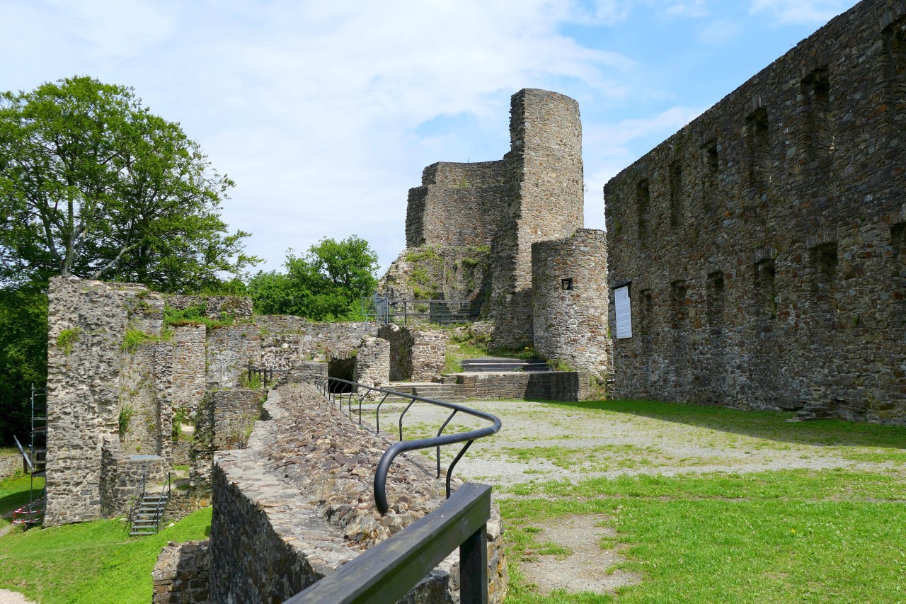 Namensgeber für die Gemeinde: die mittelalterliche Burgruine Windeck. 