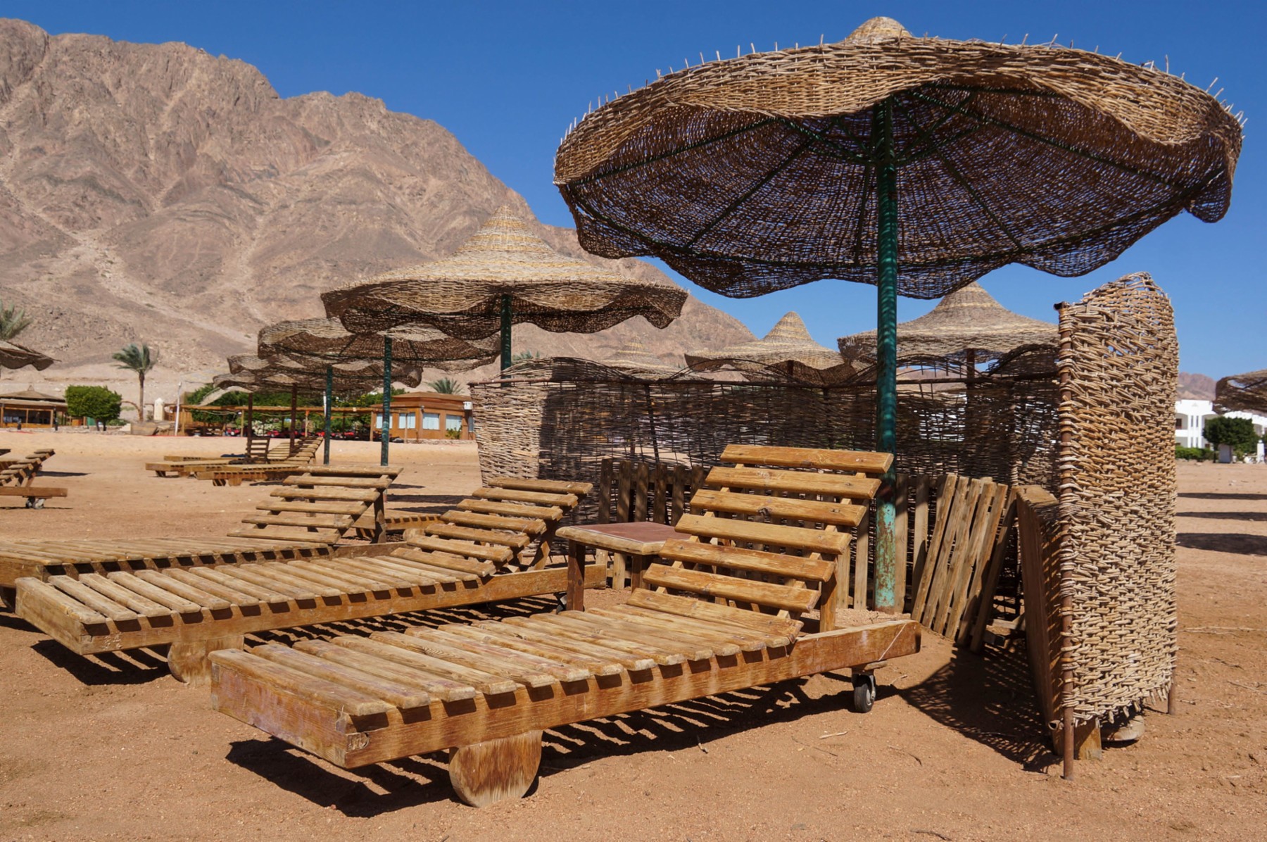 Leere Liegestühle: Nach der Verschärfung des Reisehinweises für die Sinai-Halbinsel kommen kaum noch Touristen nach Dahab.