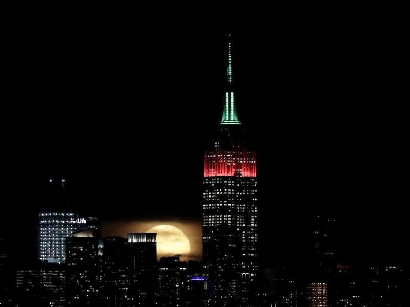 Das Empire State Building wird regelmäßig zu verschiedenen Anlässen in Farben angestrahlt. Am 10. Juni soll eine Illumination in Regenbogenfarben die US-Schauspielerin Judy Garland ehren.