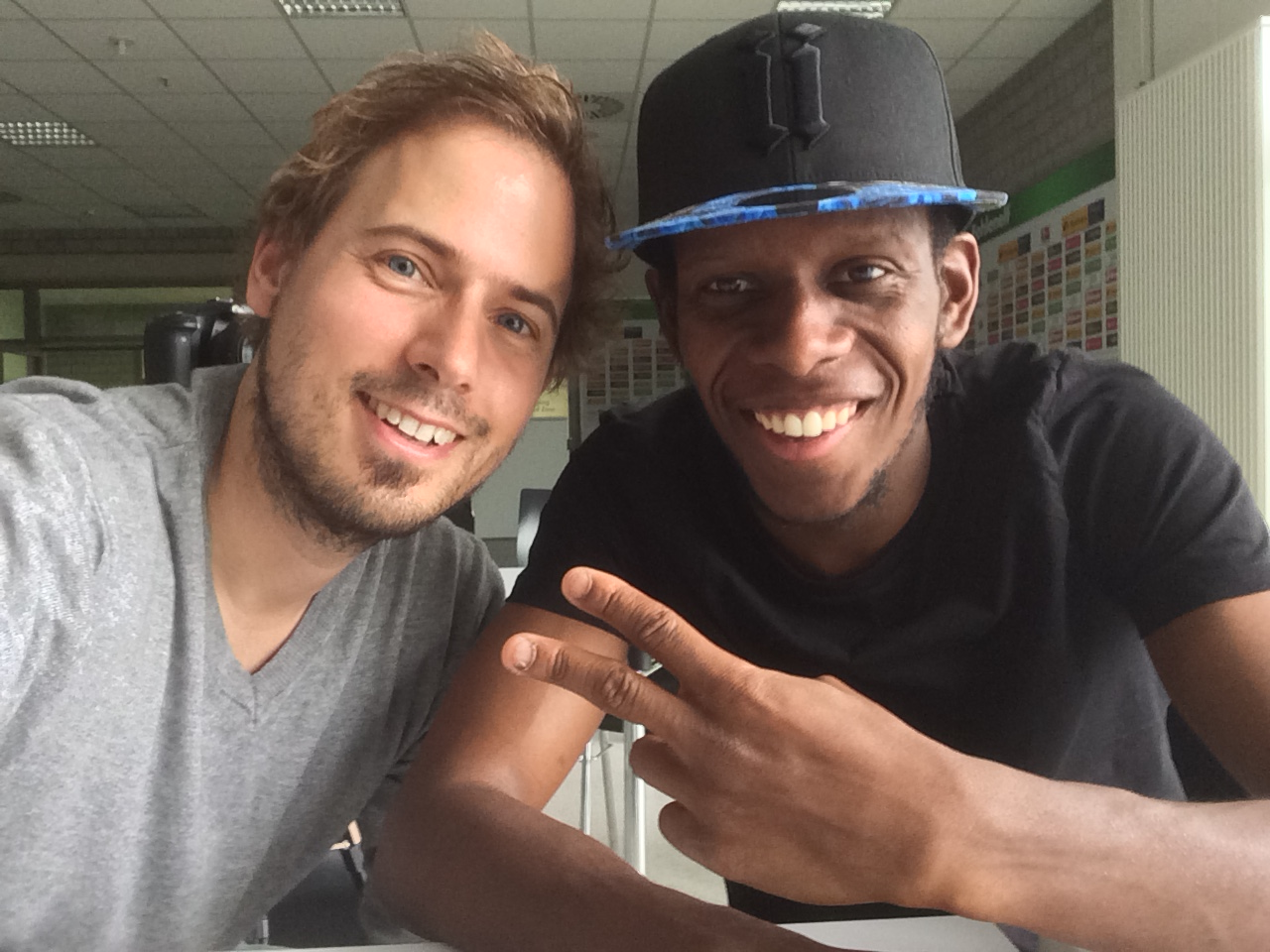 Ibrahima Traoré (r.), ein Spieler mit eigenem Stil und eigener Meinung. Der Dribbler von Borussia Mönchengladbach guckt über den Tellerrand und denkt nicht nur an Fußball. Ein Interview von David Nienhaus.
