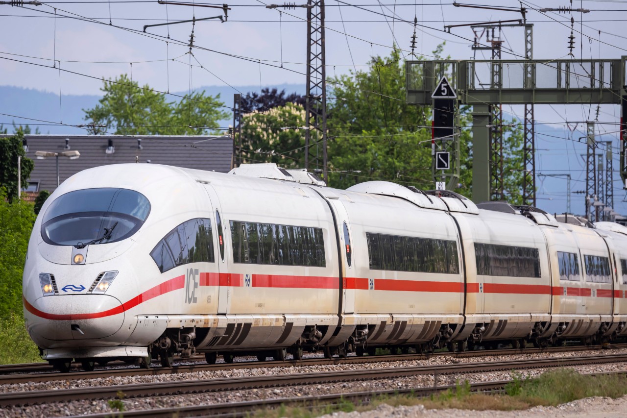 Deutsche Bahn: Der ICE stand über Stunden in der brütenden Hitze. (Symbolbild)
