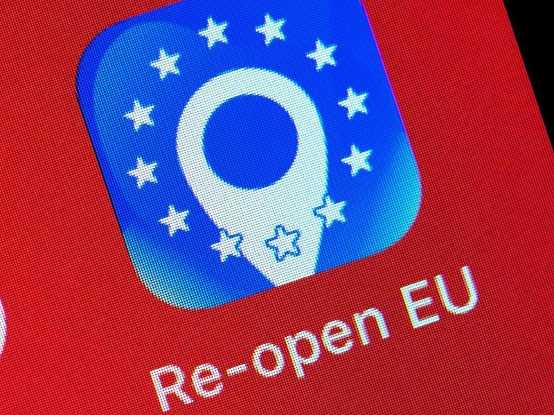 Die Info-Seite reopen.europa.eu/de - auch via App abrufbar - informiert Reisende über Corona-Regeln in Europa.