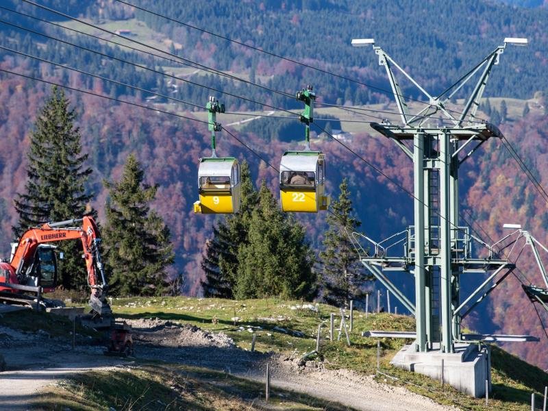 Die Kampenwandbahn im Chiemgau soll erneuert werden. Das Landratsamt hat das Projekt nun genehmigt.