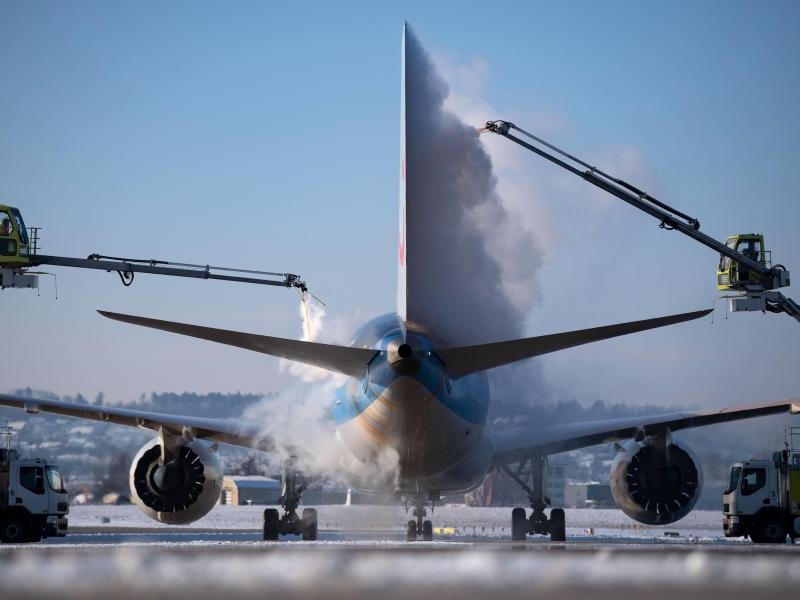 Die Luftverkehrsbranche in Deutschland überwindet langsam die Corona-Krise. Im Winterflugplan sollen wieder zwei Drittel der Vorkrisenkapazität erreicht werden.
