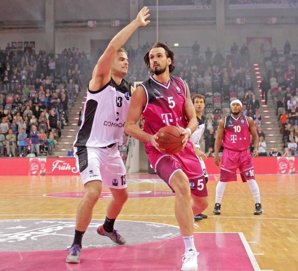 Dirk Mädrich Telekom Baskets Bonn.jpg