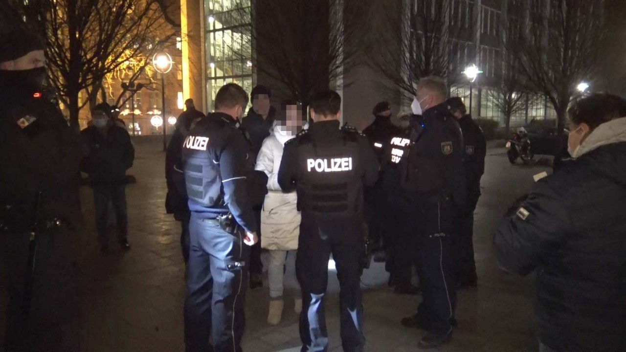 Dortmund: Die Polizei setzte mehrere „Spaziergänger“ in der Innenstadt fest.