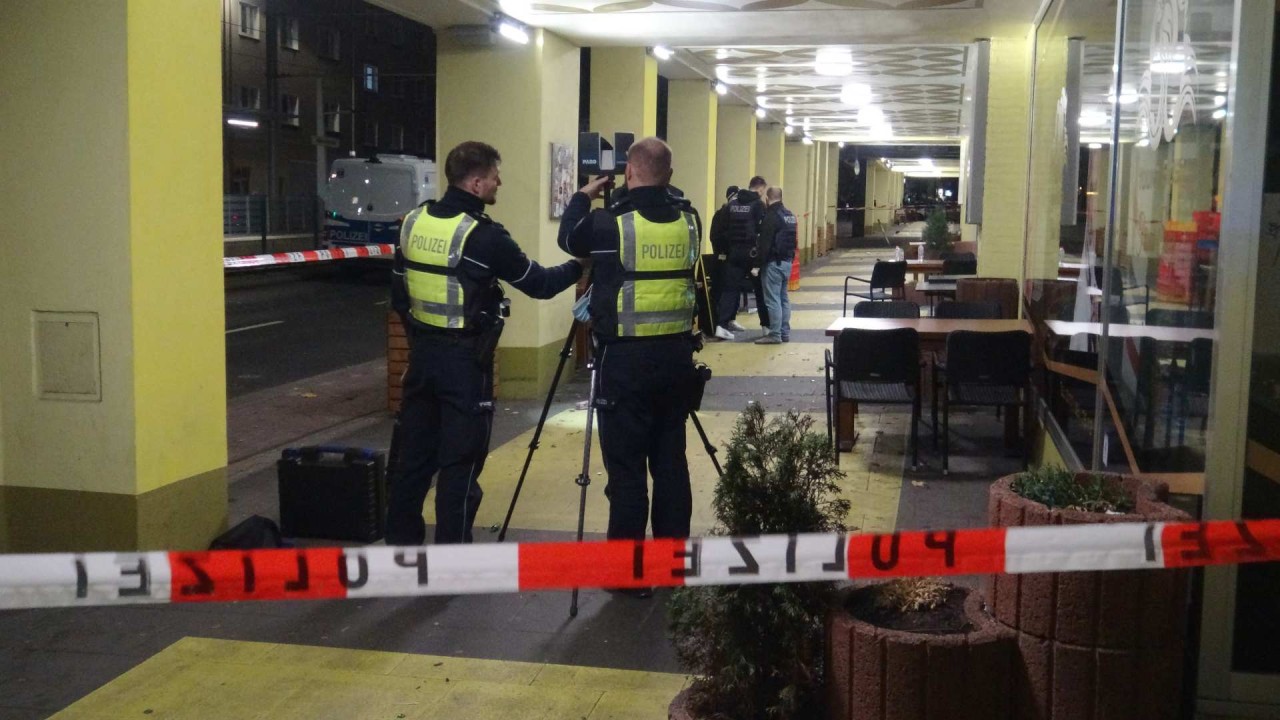 Dortmund: Die Polizei bei der Beweisaufnahme nach der Schießerei an der Rheinischen Straße.
