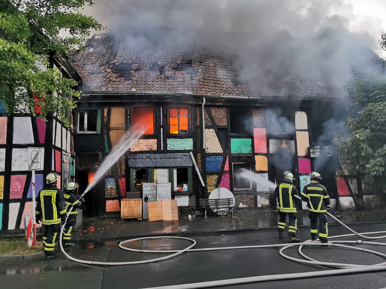 Dortmund: Das Fachwerkhaus ist komplett ausgebrannt.