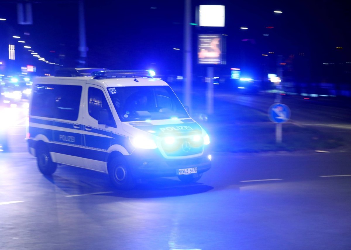 Dortmund: Illegales Autorennen endet mit Verkehrsunfall.