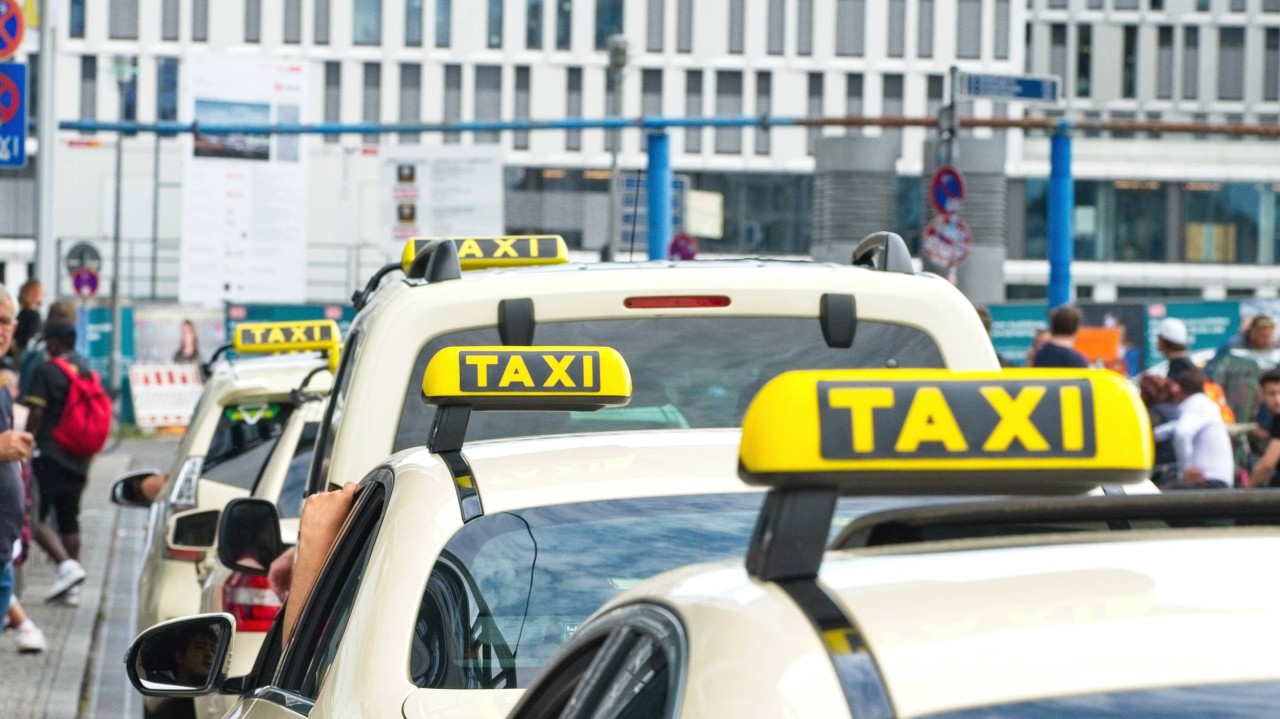 In Dortmund können Kunden beim Bestellen eines Taxis ab sofort einen besonderen Wunsch äußern. (Symbolbild)