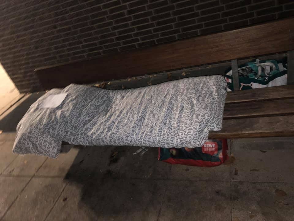 In Dortmund hat eine Frau einem Obdachlosen ein Nachtlager hergerichtet.