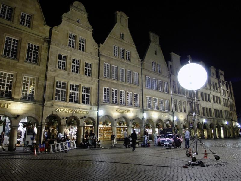 Drehaufnahmen nachts am Prinzipalmarkt: Die "Tatort"-Schauplätze der Serie erkennen Besucher der Stadt schnell wieder.
