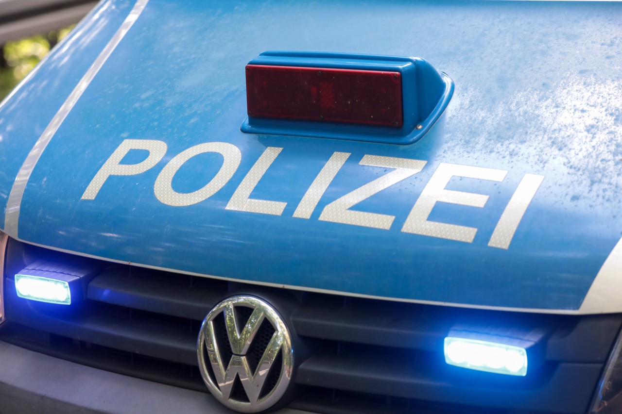 Duisburg: Die Polizei sucht nach dem jugendlichen Messerwerfer und seine Kumpel. (Symbolbild)