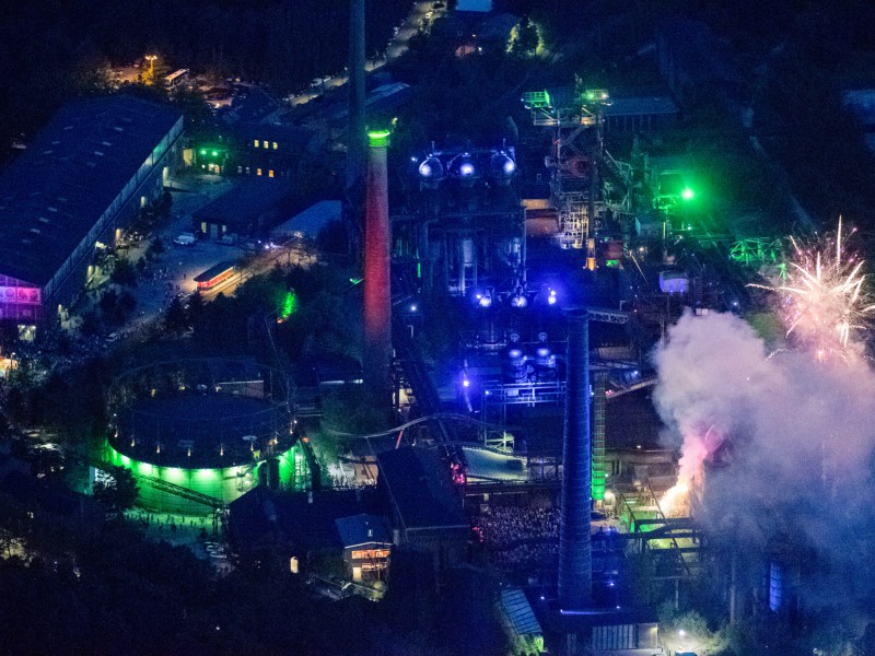 Feuerwerk im Landschaftspark Nord bei der Extraschicht 2012: Eine grandiose Kulisse.