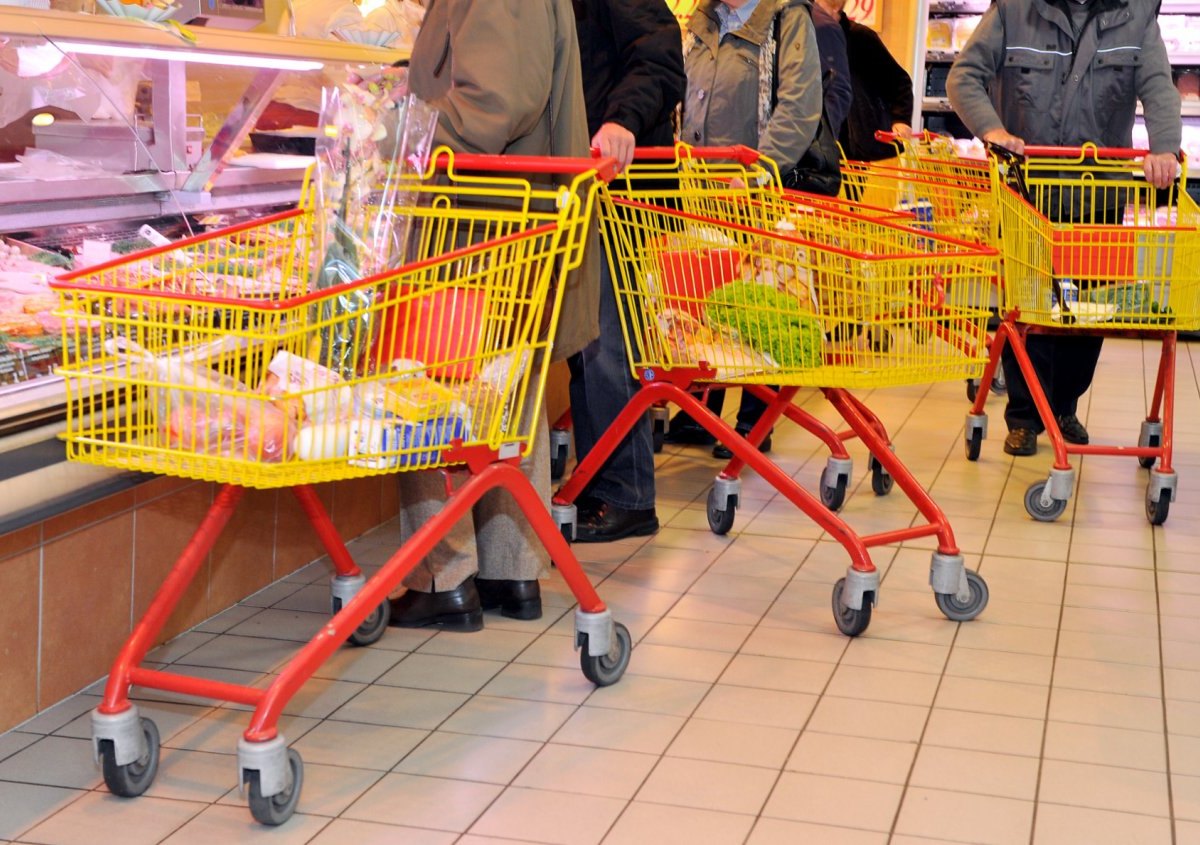 Wegfahrsperre für Einkaufswagen verärgert Rewe-Kunden 