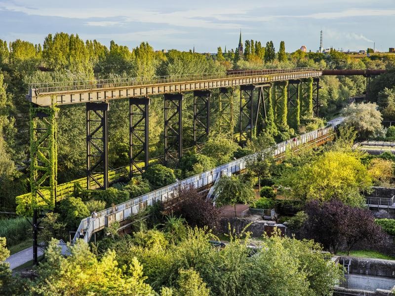 Einst ein gigantisches Hüttenwerk: Der Landschaftspark Duisburg Nord gilt unter Landschaftsarchitekten als eines der wichtigsten Projekte der Jahrtausendwende.