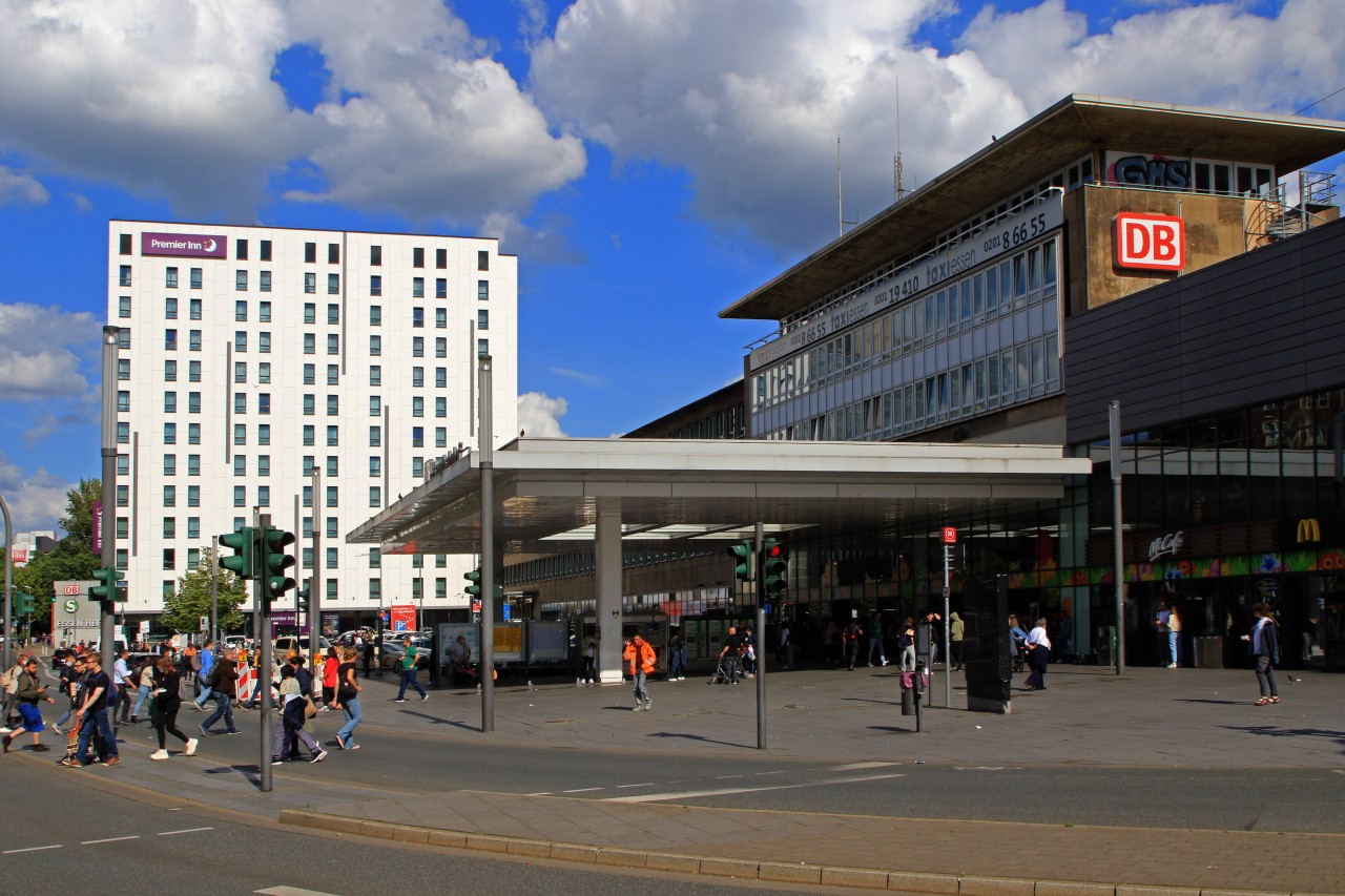 Hauptbahnhof Essen: Polizisten staunten nicht schlecht als sie DAS an einem Streifenwagen fanden. (Archivbild)
