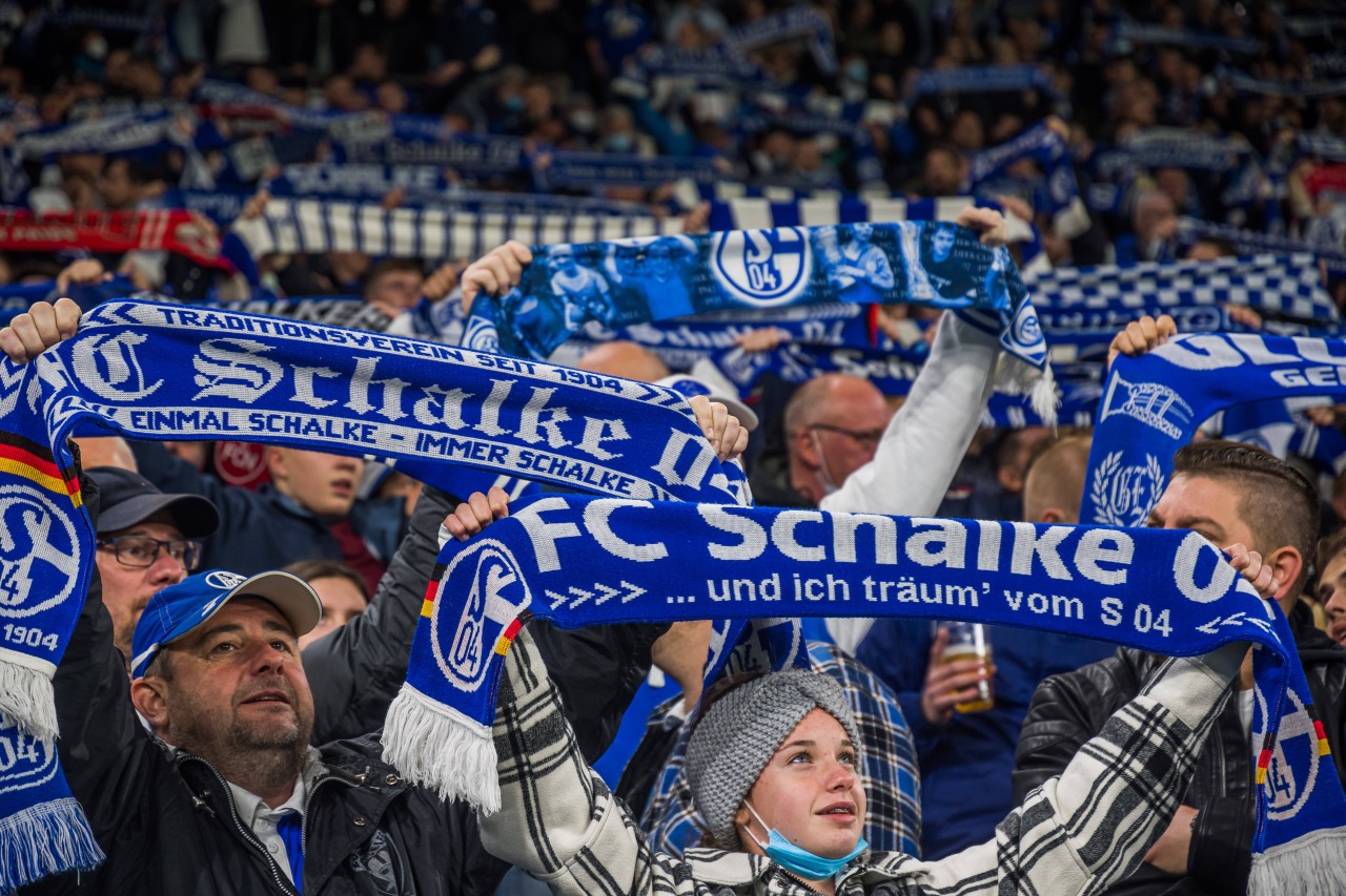 Bald nur noch 2G in der Veltins-Arena? Der FC Schalke 04 wendet sich daher an seine Fans.